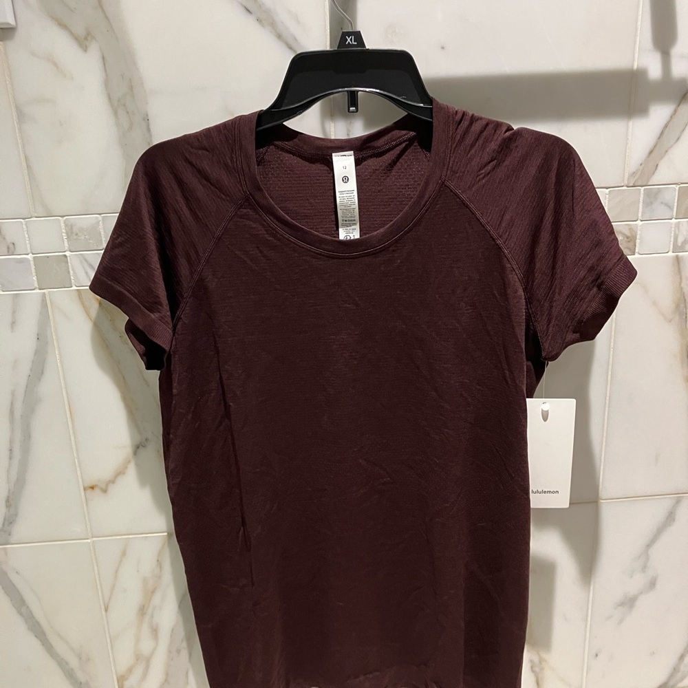 NWT lululemon swiftly Women's Dark Maroon Tee 12